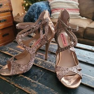 Betsy Johnson Rose gold glitter heels sz 9